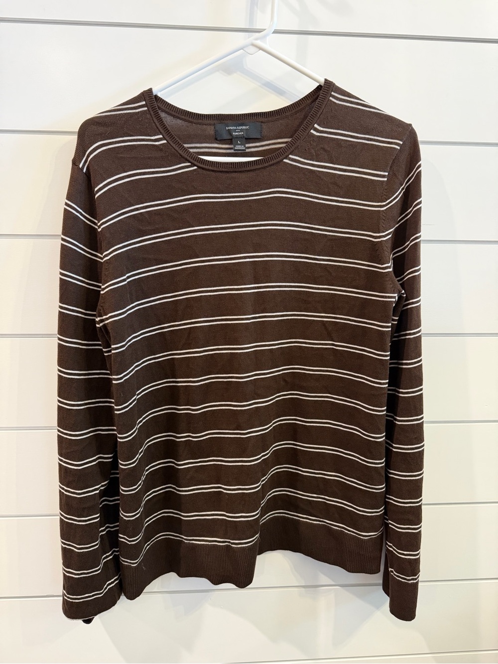 Banana Republic Brown and White Striped Long-Sleeve Crewneck. Size Large